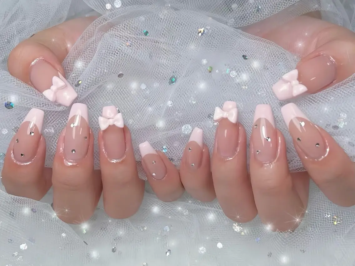 ネイル オーロラネイル チークネイル 桜ネイル クリアネイル ドット ハンドネイル Rin Nail 新大久保店のネイルデザイン