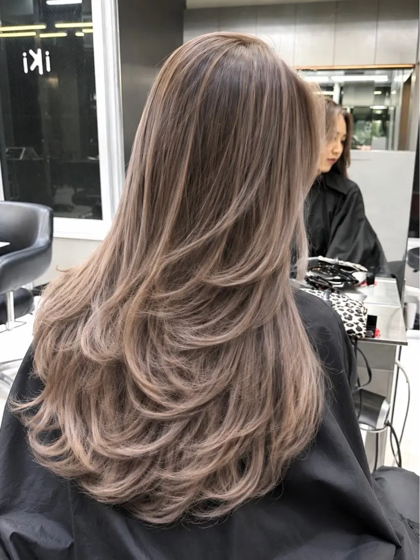 ロング ヘアカラー ヘアセット 🫧バレイヤージュ/ ハイトーン/ミズキのヘアスタイル
