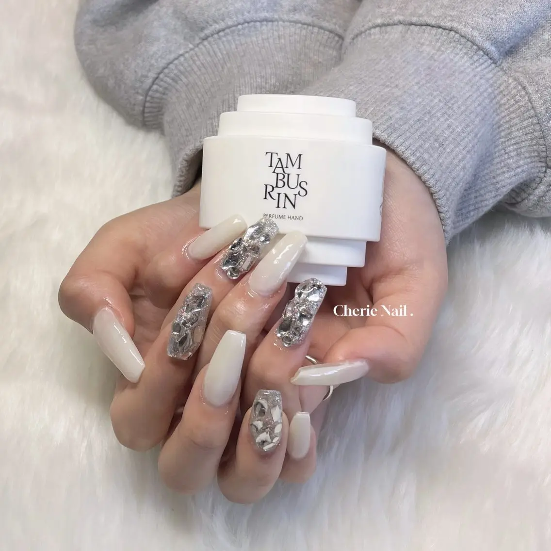 ネイル ホワイト Cherie Nailのネイルデザイン