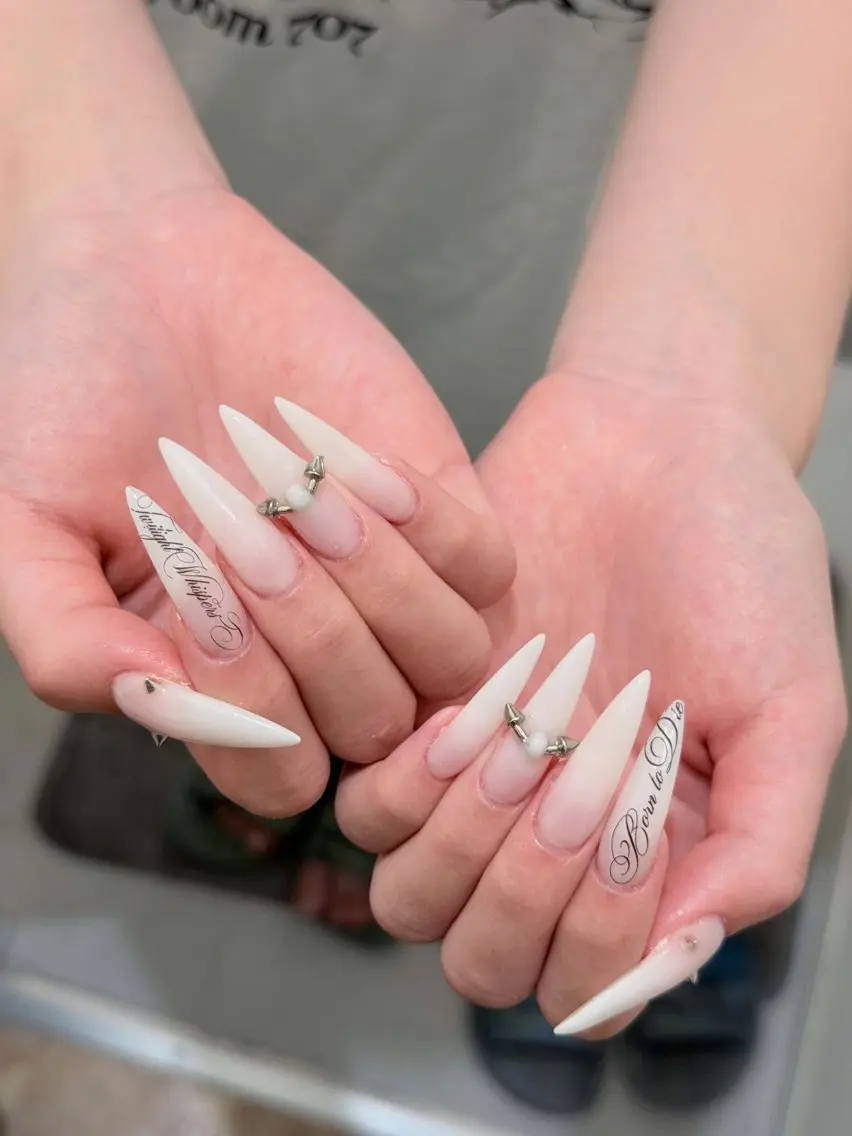 ネイル クリアネイル ドット フラッシュネイル フレンチネイル マグネットネイル ハンドネイル ハンドケア Aria Nail Beautyのネイルデザイン