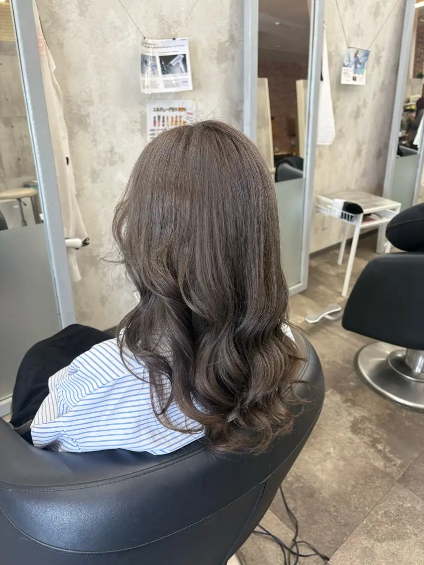 ロング カラー 藤田 麗安のヘアスタイル