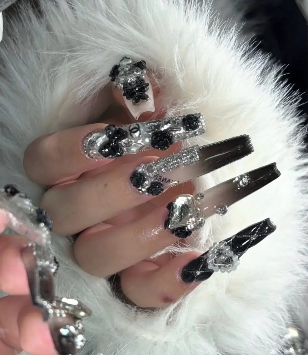 ネイル チークネイル ドット フットネイル フレンチネイル グラデーション ハンドネイル ハンドケア Nihonthy Nail 新宿のネイルデザイン