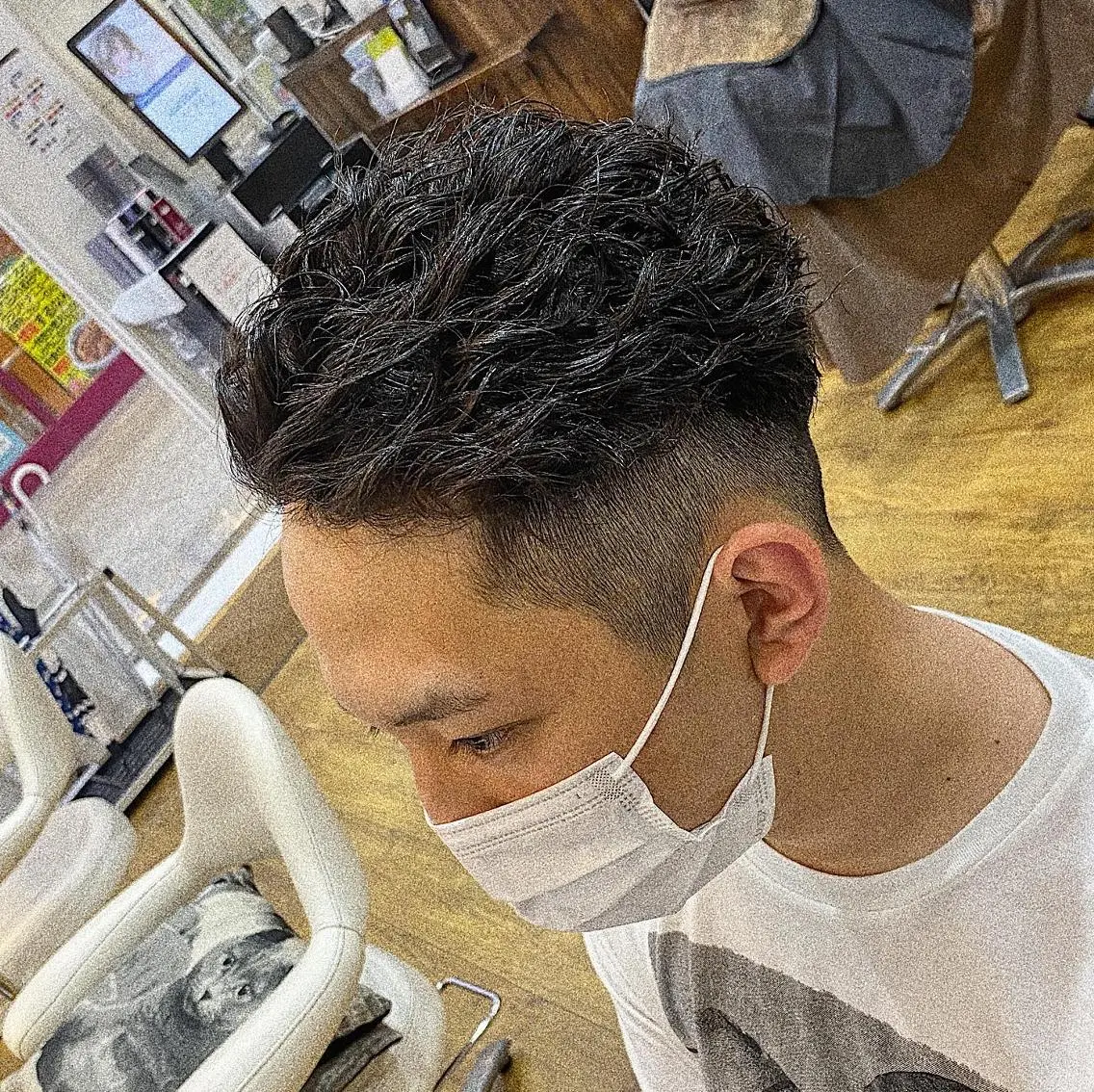 パーマ メンズ フェードカット メンズパーマ 学生（メンズ向け） メンズツイストパーマ 波巻きパーマ 原田 涼矢のヘアスタイル