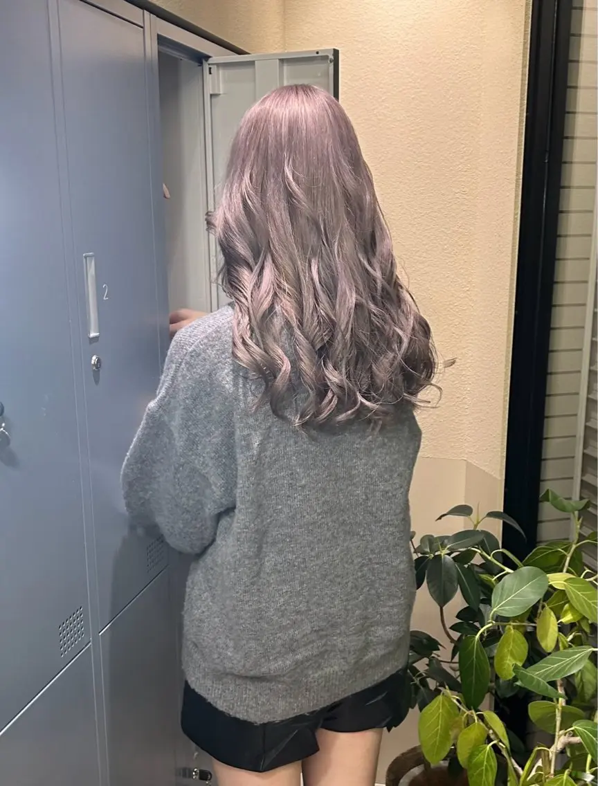 ロング カラー グレージュ 寺澤 花梨のヘアスタイル