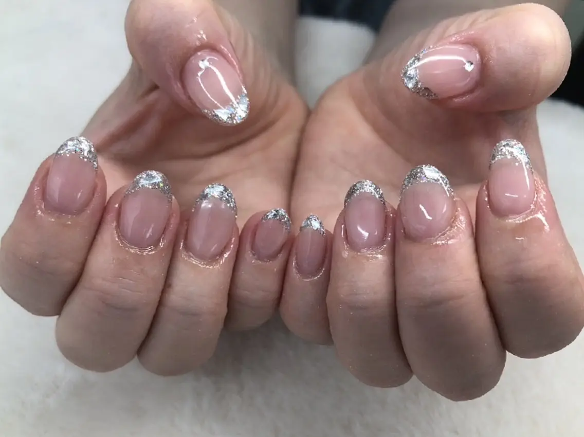 ネイル フレンチネイル ガラスフレンチ キラキラネイル シルバー 心斎橋Salon Epokkuのネイルデザイン