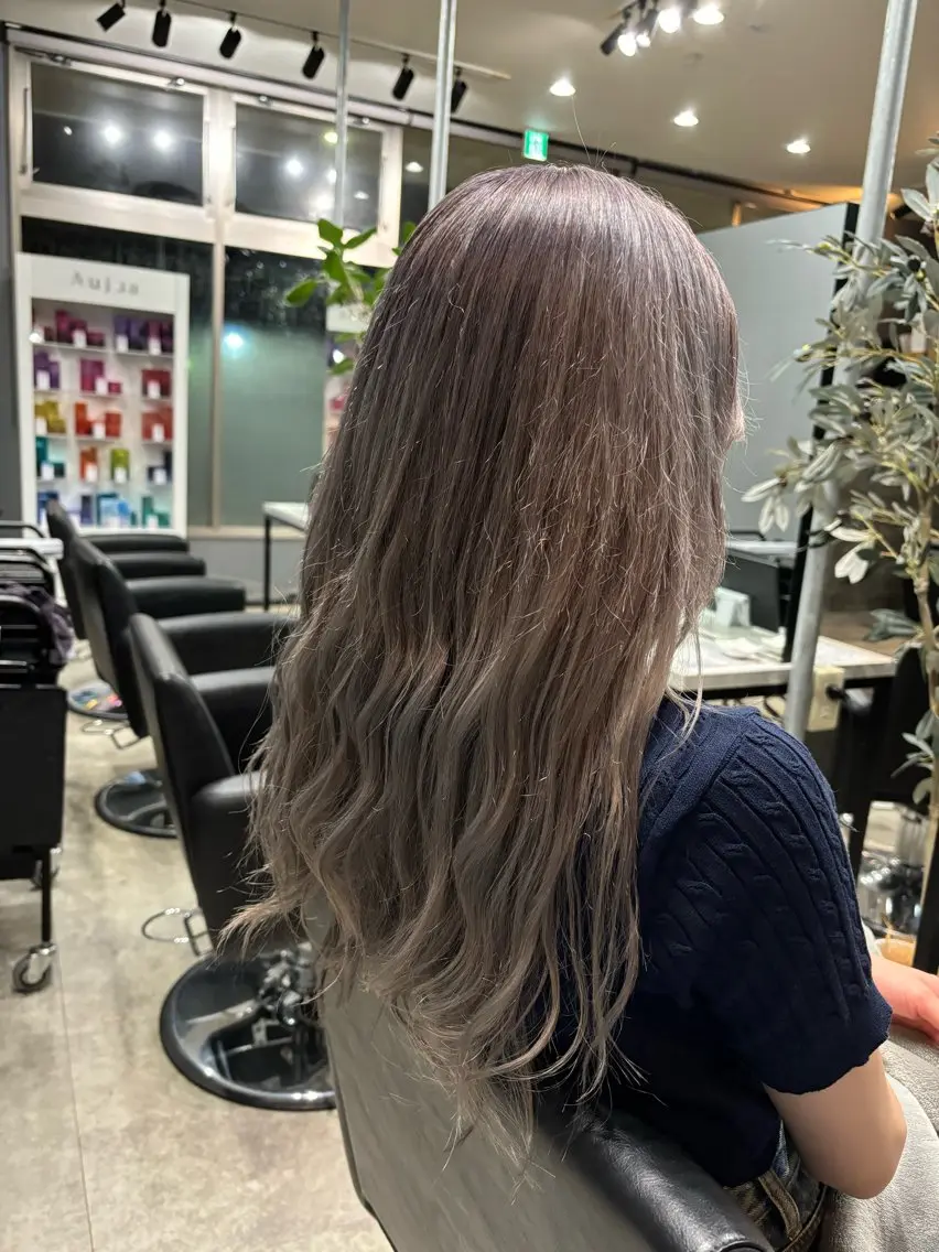 セミロング カラー シルバー 🌙GLITTER 🌙菱沼孝将🌙のヘアスタイル