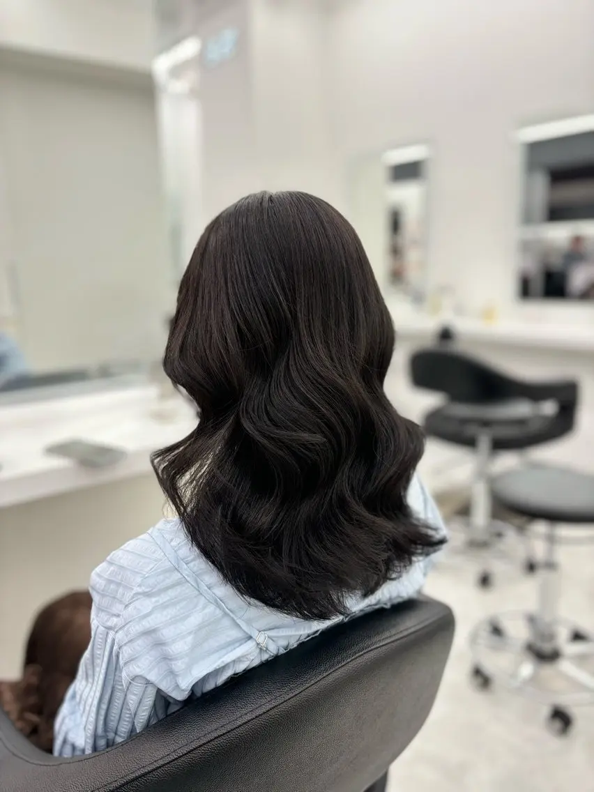 セミロング カラー 抜け感レイヤー︴ ニュアンスカラーのヘアスタイル