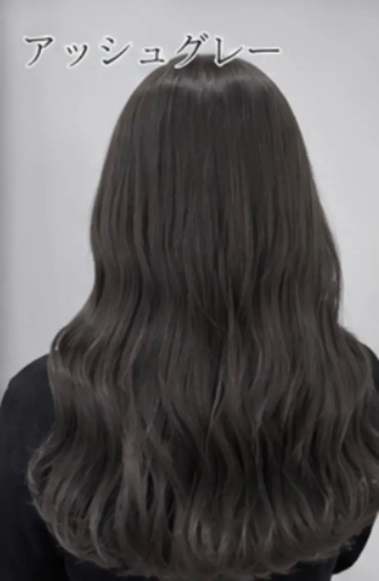 ミディアム カラー アッシュ アッシュグレー 透明感カラー CORE あおいのヘアスタイル