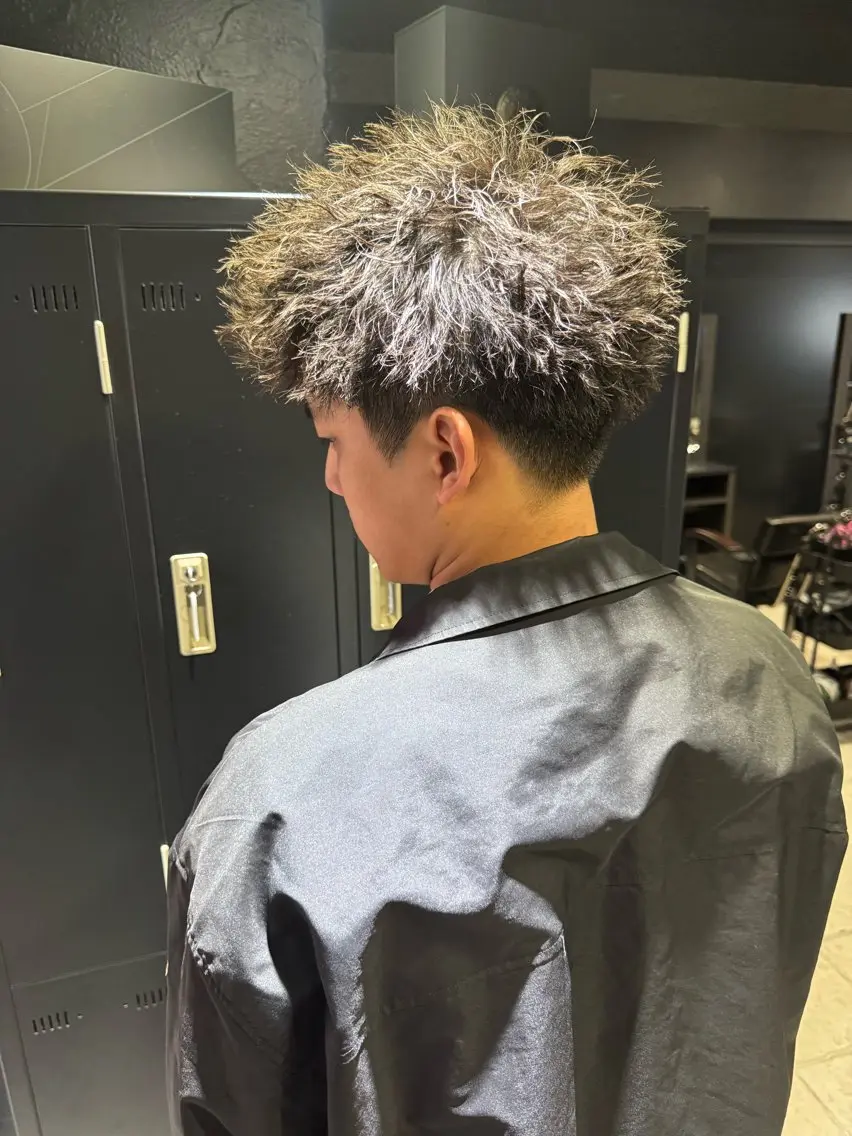 ショート パーマ ヘアアレンジ メンズ スパイキーショート ショートヘア カット パーマ メンズ専門 美容師✨ アメ村 堀江颯瑛のヘアスタイル