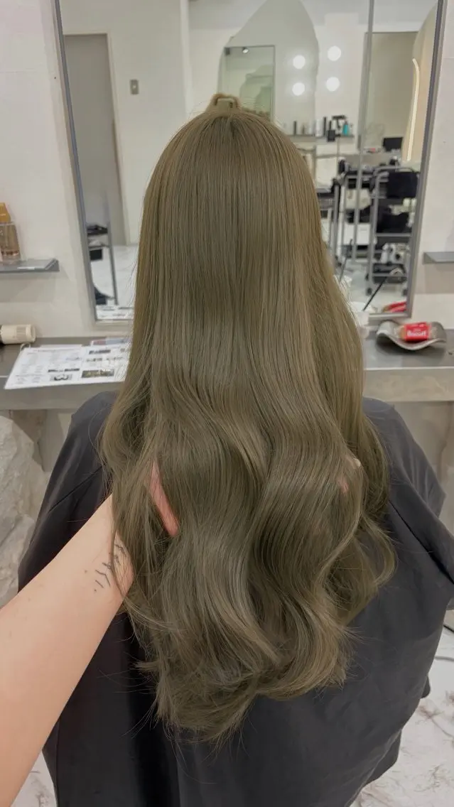 ロング カラー パーマ ベージュカラー ブリーチ 透明感カラー ダブルカラー グレージュ カット ヘアカラー TOMO/ブリーチ 無しオリーブのヘアスタイル