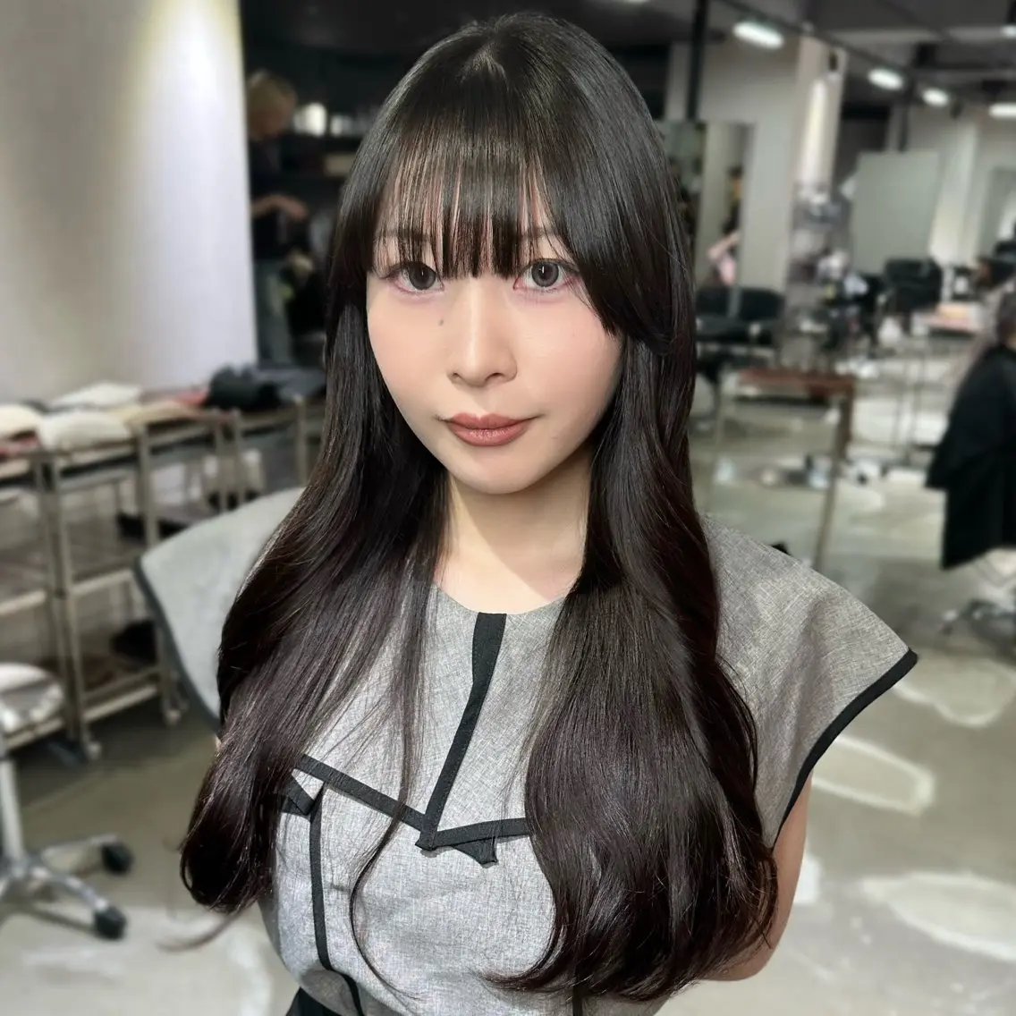 セミロング くびれヘア 顔まわりレイヤー 顔周りカット 韓国風ヘア くびれレイヤー カット ヘアカラー トリートメント 心斎橋 韓国レイヤ ー指名No.1renのヘアスタイル