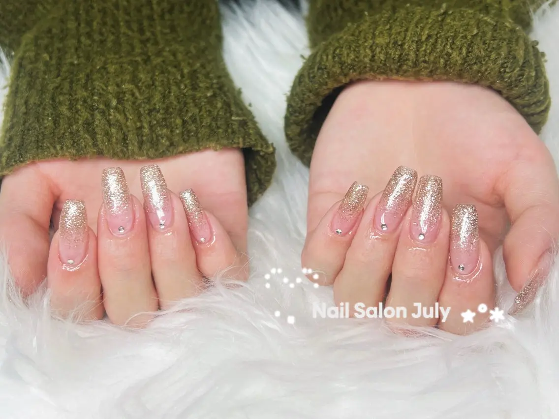 ネイル アートネイル オーロラネイル ジェルネイル ガーリー キラキラネイル ハンドネイル July Salonのネイルデザイン