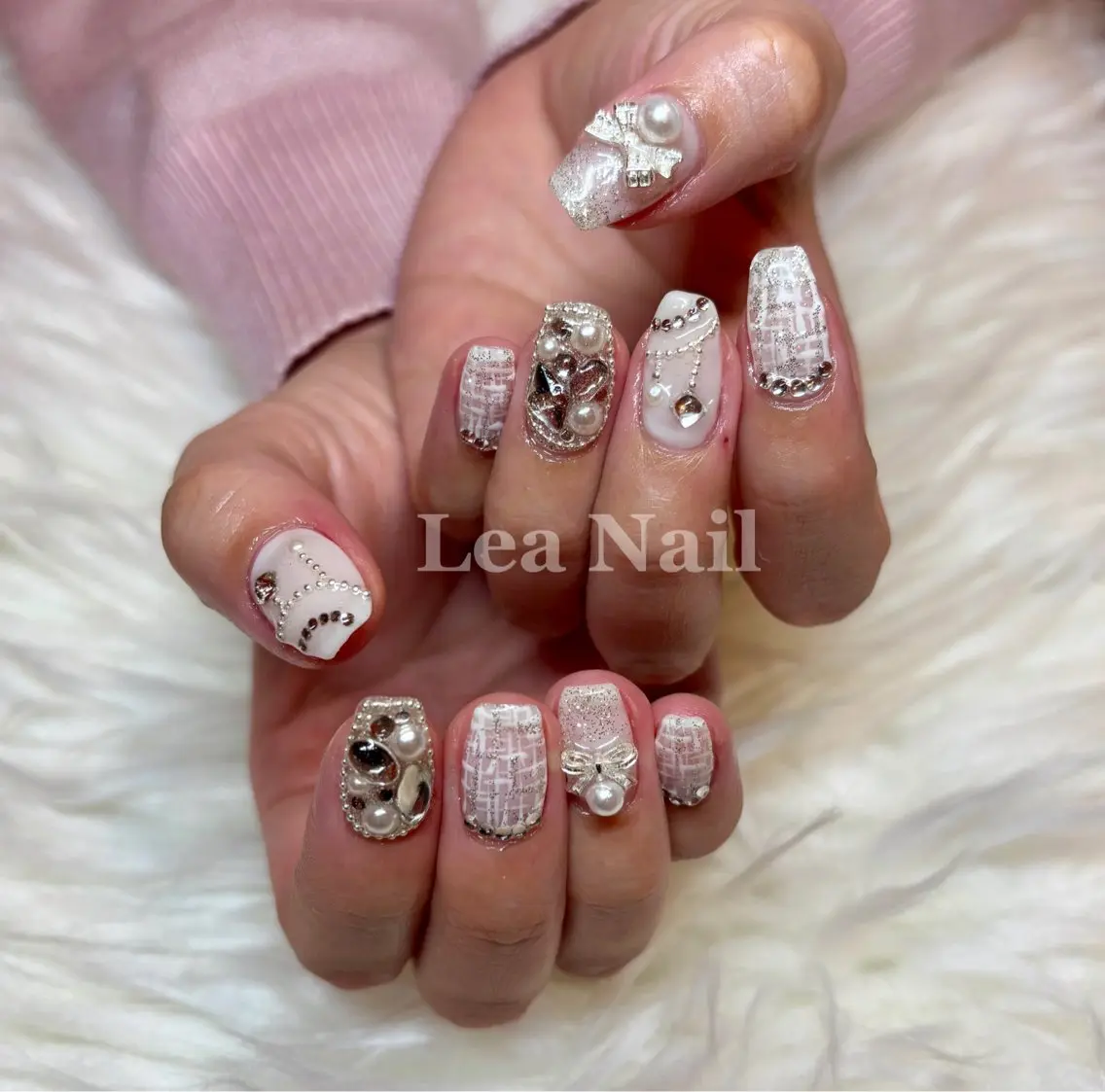 ネイル リボン ストーンネイル ツイードネイル ホワイト Lea Nailのネイルデザイン