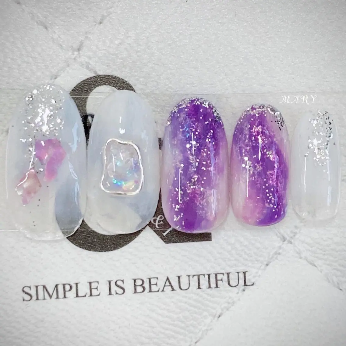 ネイル アートネイル ニュアンスネイル ワンカラーネイル パープル ホワイト ハンドネイル Mary nail .narumiのネイルデザイン