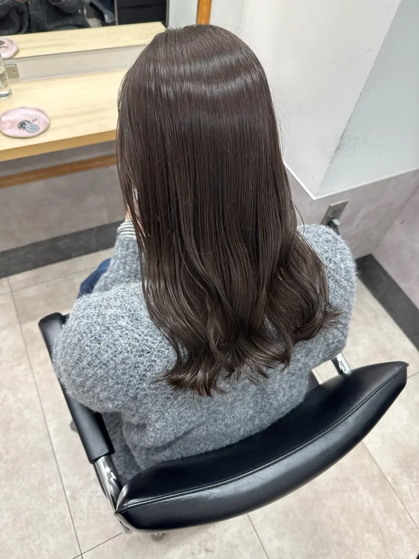 セミロング カット ヘアカラー トリートメント 三輪 恭平のヘアスタイル
