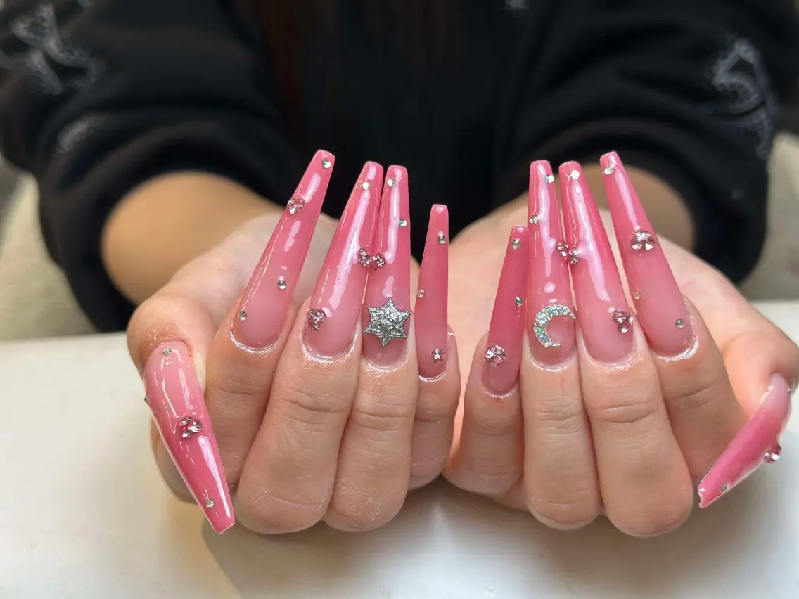 ネイル グラデーション キラキラネイル ワンカラーネイル 冬ネイル Jenn Nail Salonのネイルデザイン