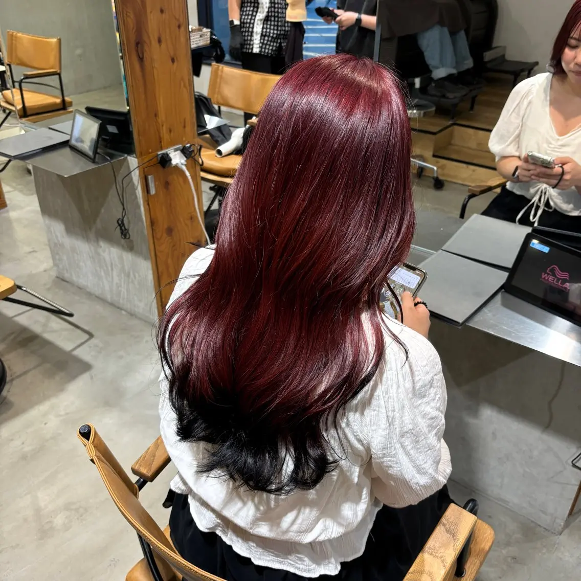 ロング カラー 黒髪 ボルドーカラー ヘアカラー 小木曽 里華のヘアスタイル