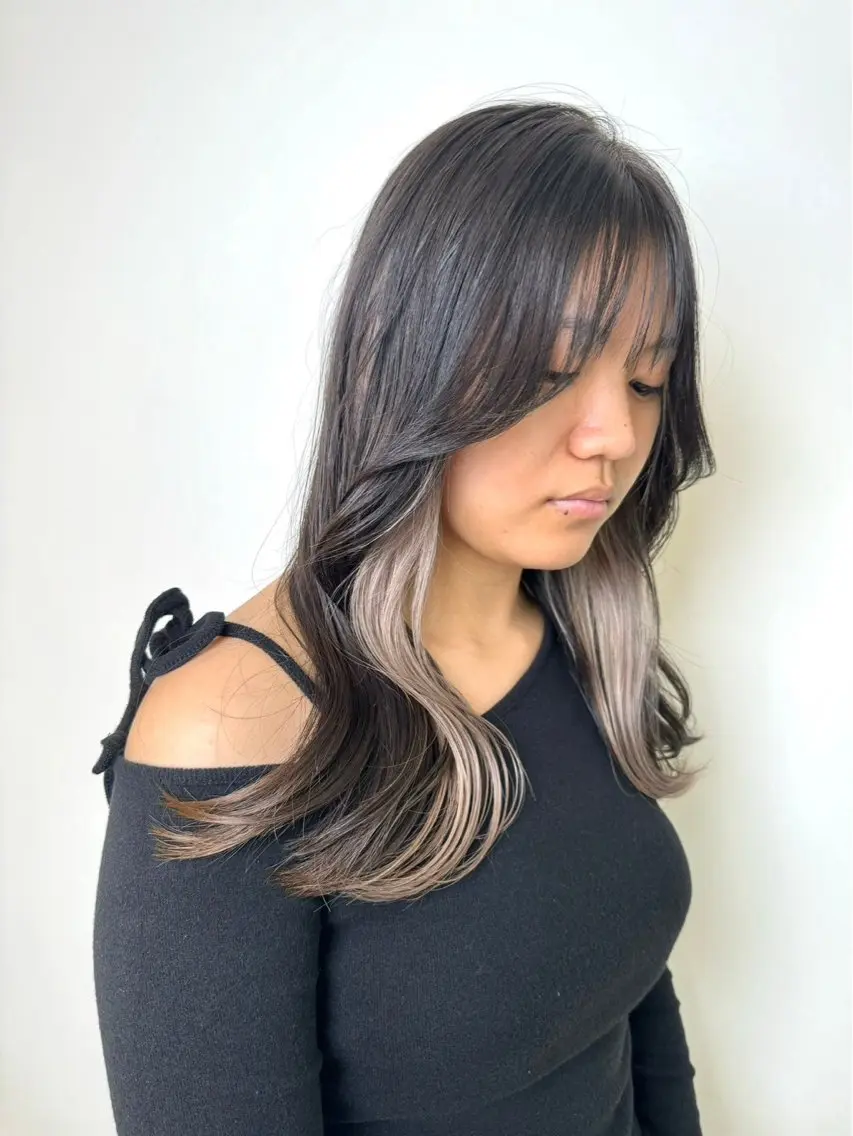 ロング カラー ヘアアレンジ イヤリングカラー シルバー 森山 遥葵のヘアスタイル
