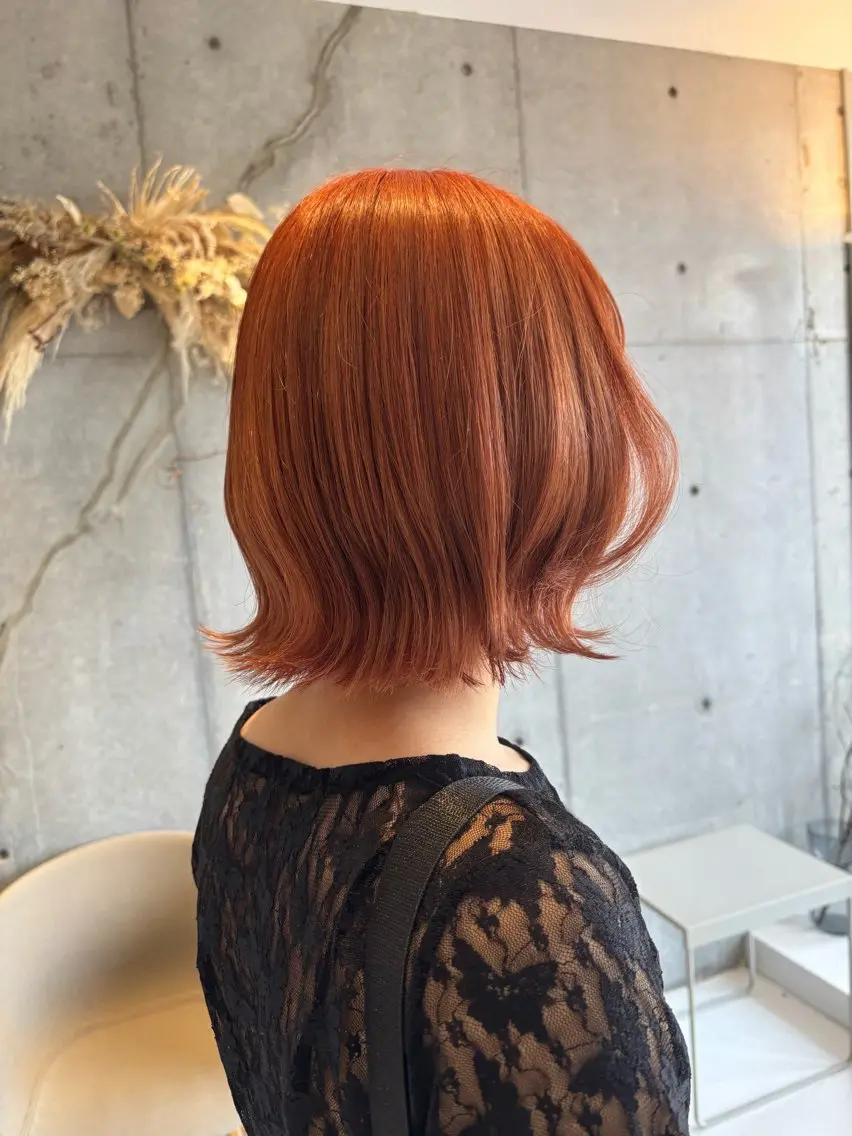 ミディアム カラー ブリーチ ブリーチなしカラー オレンジ ヘアカラー 岩﨑 楓加のヘアスタイル