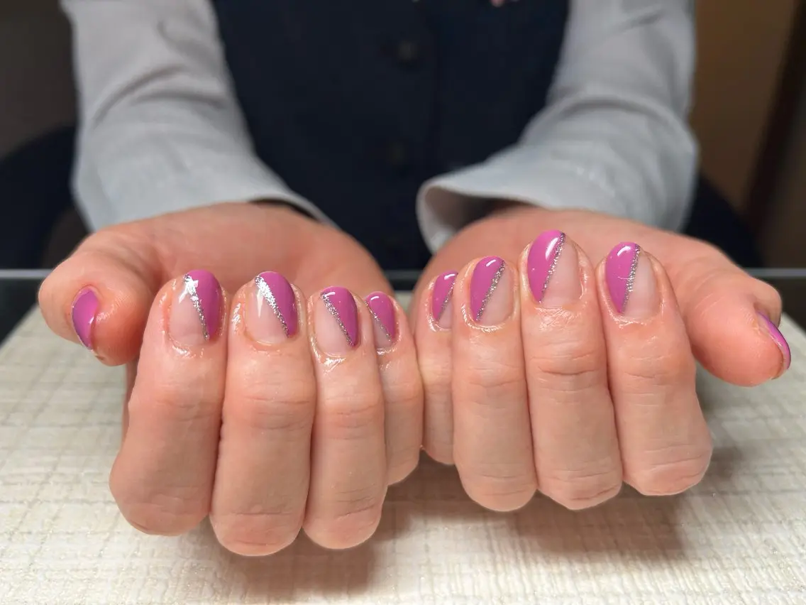 ネイル フレンチネイル 斜めフレンチ ハンドネイル Lisa’s Salonのネイルデザイン