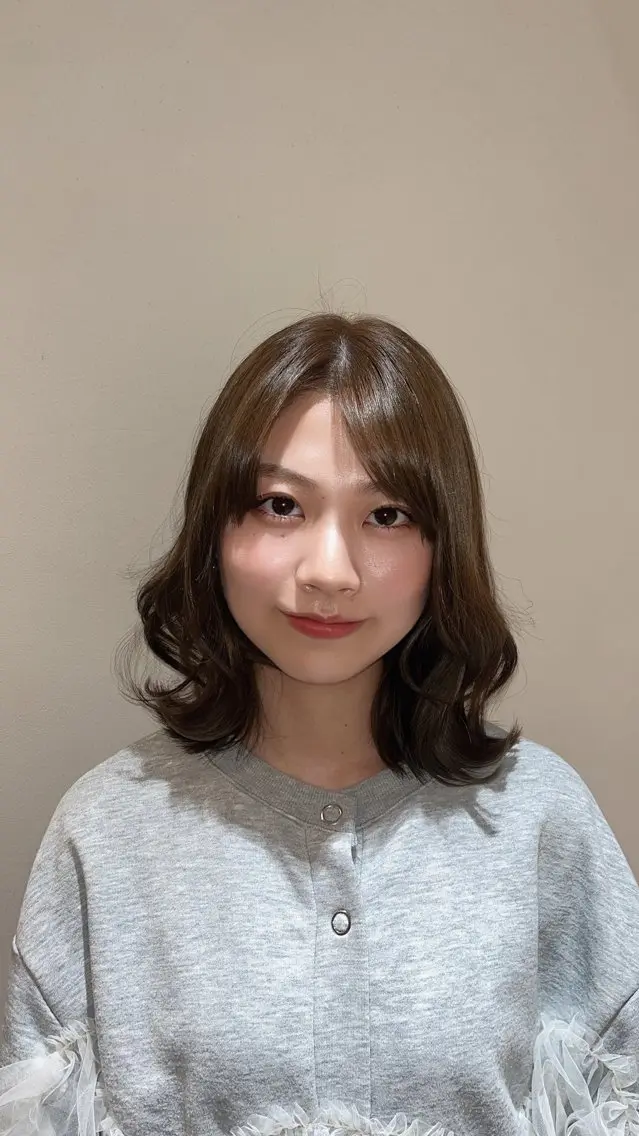 ミディアム カラー ヘアアレンジ ベージュカラー オリーブベージュ くびれヘア ヘアカラー アレンジ/艶カラー 銀座🌼さきえのヘアスタイル