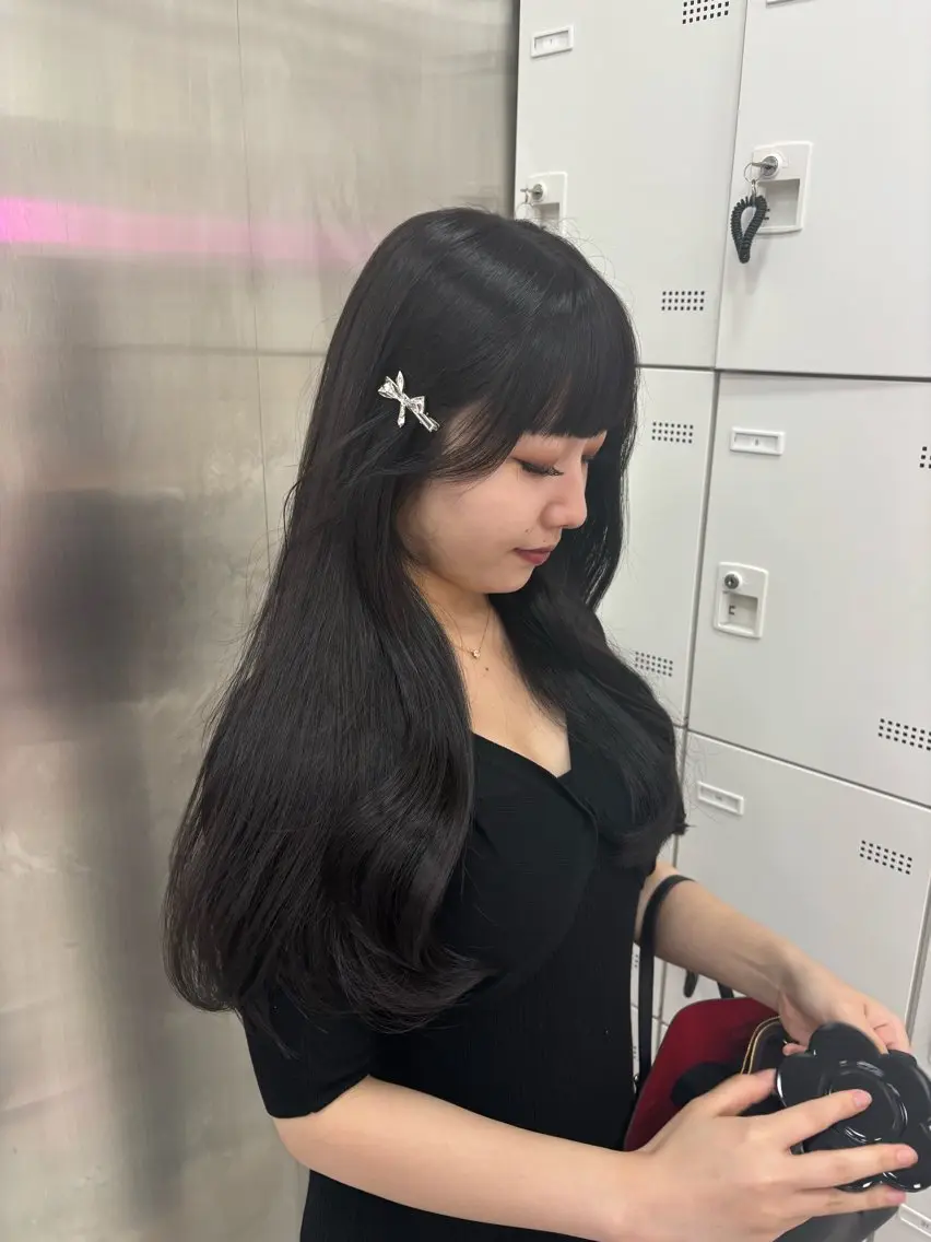 セミロング カラー 抜け感レイヤー︴ ニュアンスカラーのヘアスタイル