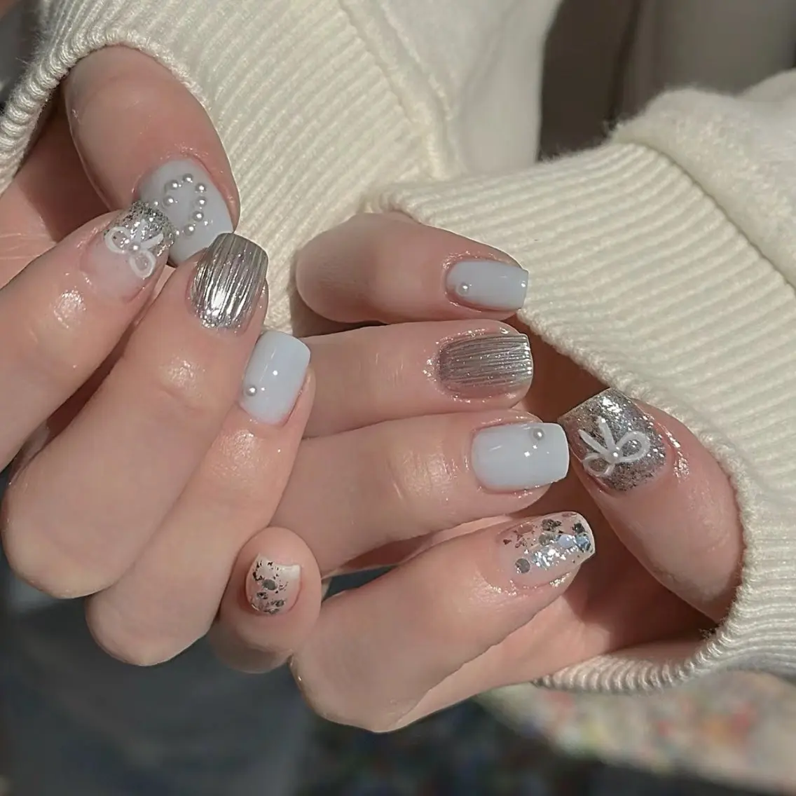 ネイル 水色 ハンドネイル ハンドケア 🍑 momo_nailのネイルデザイン