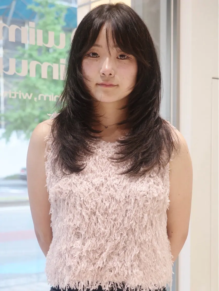 ミディアム ミディアムレイヤー ハッシュカット ハイレイヤー レイヤーカット シャギー カット (h)wim ウィムのヘアスタイル