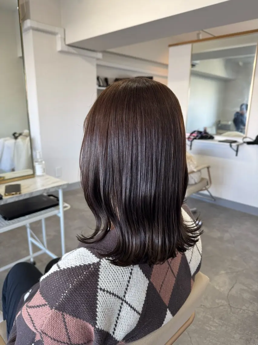 ミディアム カラー グレージュ 月館 怜奈のヘアスタイル