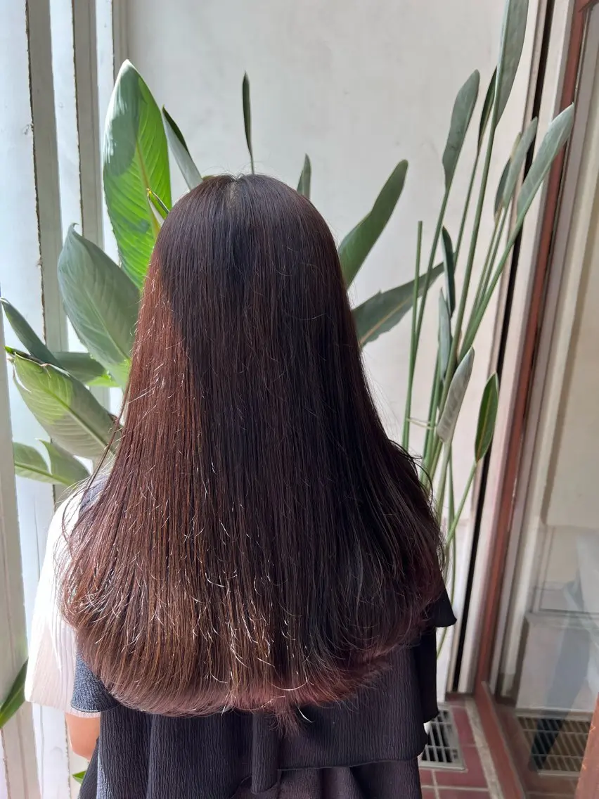 ロング カラー ブラウンカラー ダークブラウン レイヤーカット ロング トリートメント ブリーチカラー🦖 岡部木乃夏のヘアスタイル