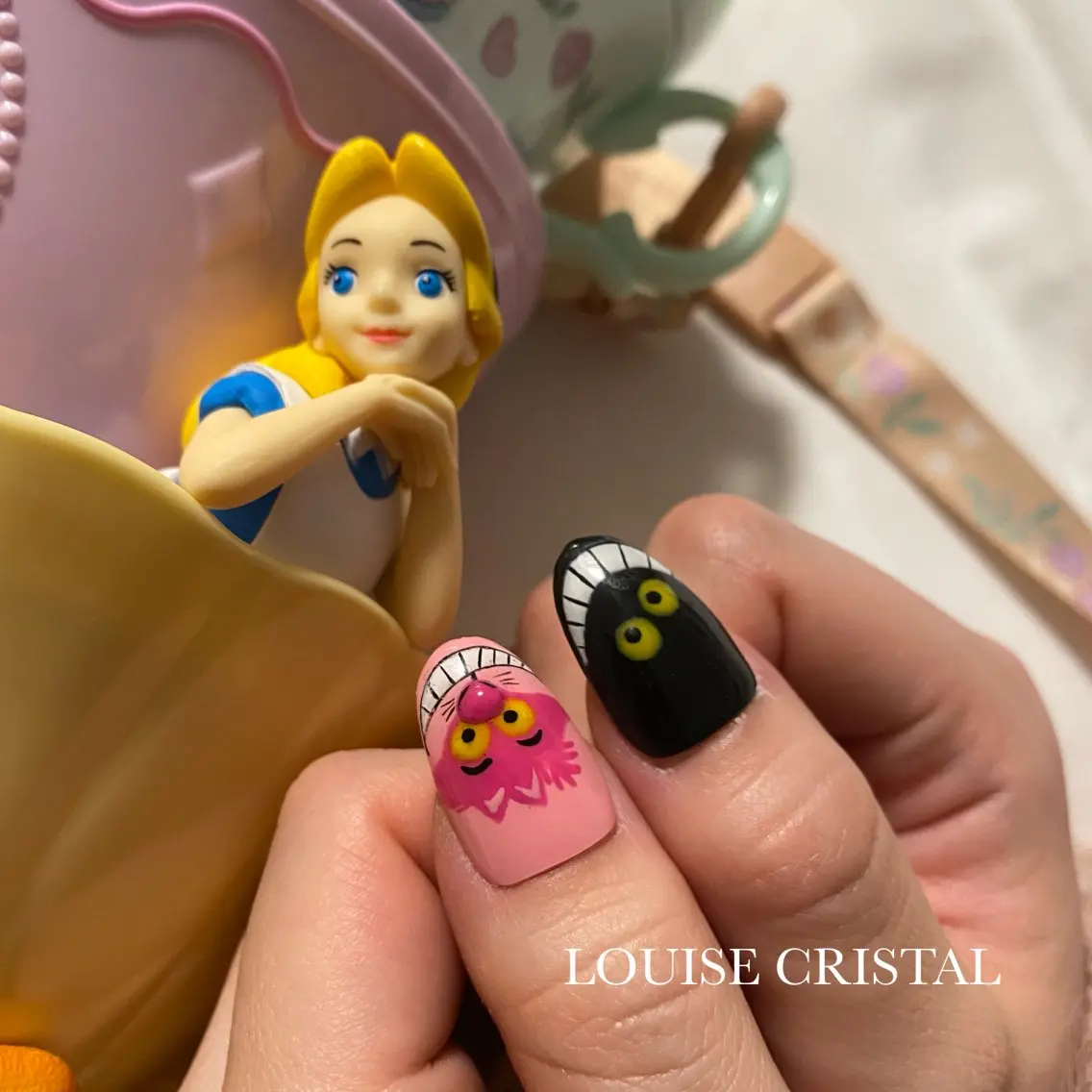 ネイル ハンドネイル LOUISE CRYSTALのネイルデザイン
