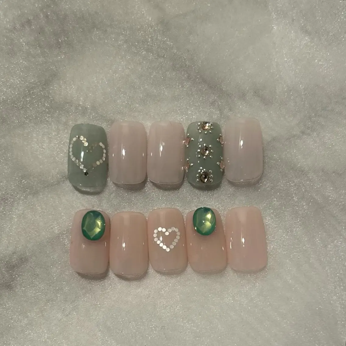 ショート フレンチガーリー 韓国風ヘア ハンドネイル ハンドケア lylynail YUUKAのネイルデザイン