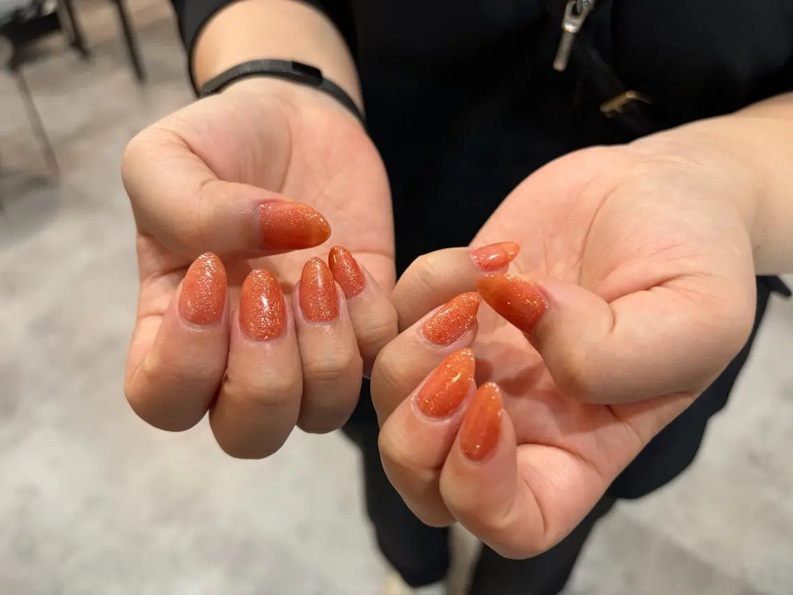 ネイル キラキラネイル オレンジ ハンドネイル colore' yuka最終18時のネイルデザイン