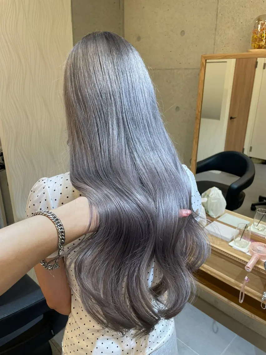 ロング カラー ブリーチ グレージュ ハイトーンカラー シルバー カット ヘアカラー トリートメント 羽田翔大/ブリーチ/ レイヤー/店長のヘアスタイル