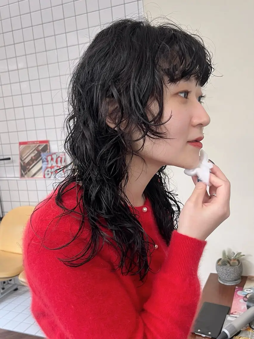 ミディアム パーマ ミディアムパーマ レイヤーカット ウルフカット ボブパーマ/パーマ ウルフパーマのヘアスタイル