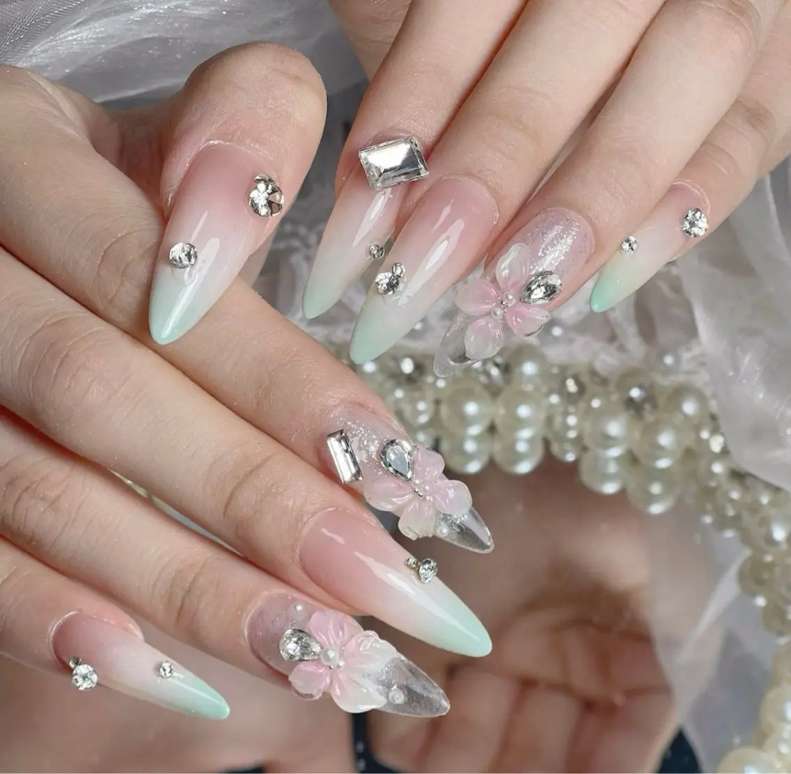 ネイル アートネイル ボルドー フレンチネイル ジェルネイル 氷ネイル・うるうるネイル ハンドネイル Julie NailSalonのネイルデザイン
