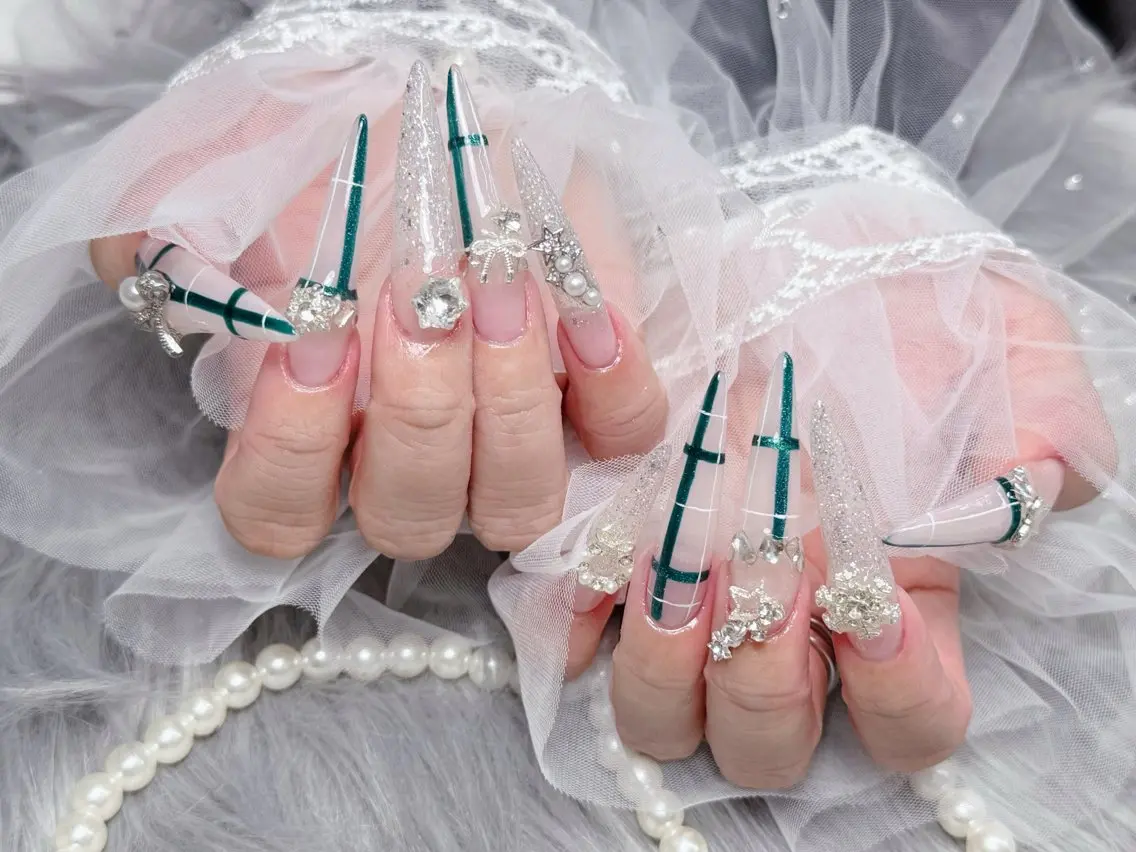 ネイル lucky nail 歌舞伎町のネイルデザイン