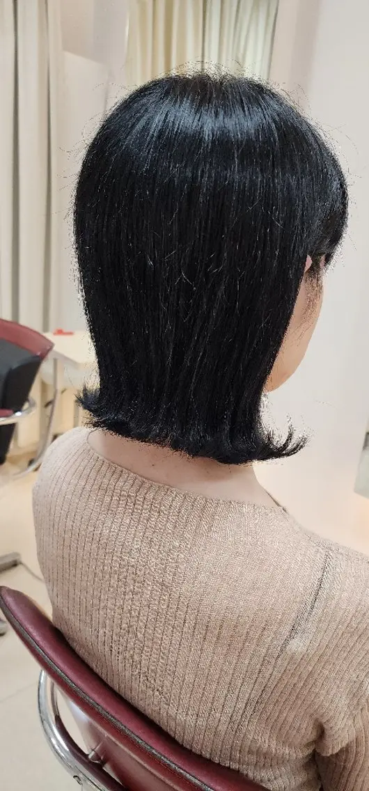 ミディアム カラー 黒髪 ブルーカラー ブルーブラック hairmake Juinのヘアスタイル