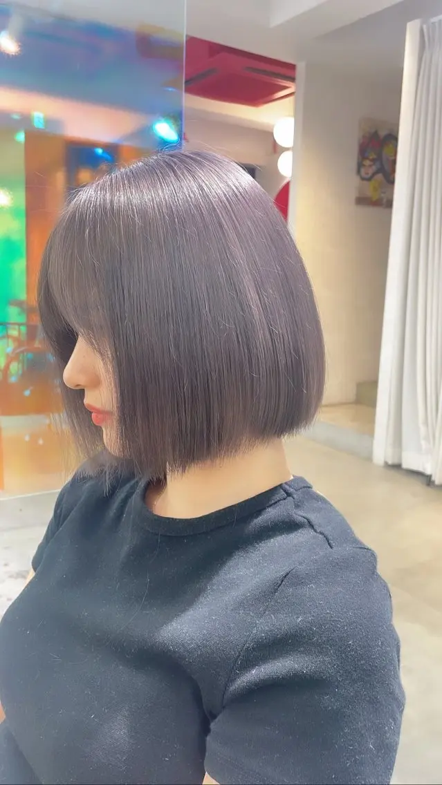 ミディアム カラー ブリーチ シルバー Mii. 内田萌々のヘアスタイル
