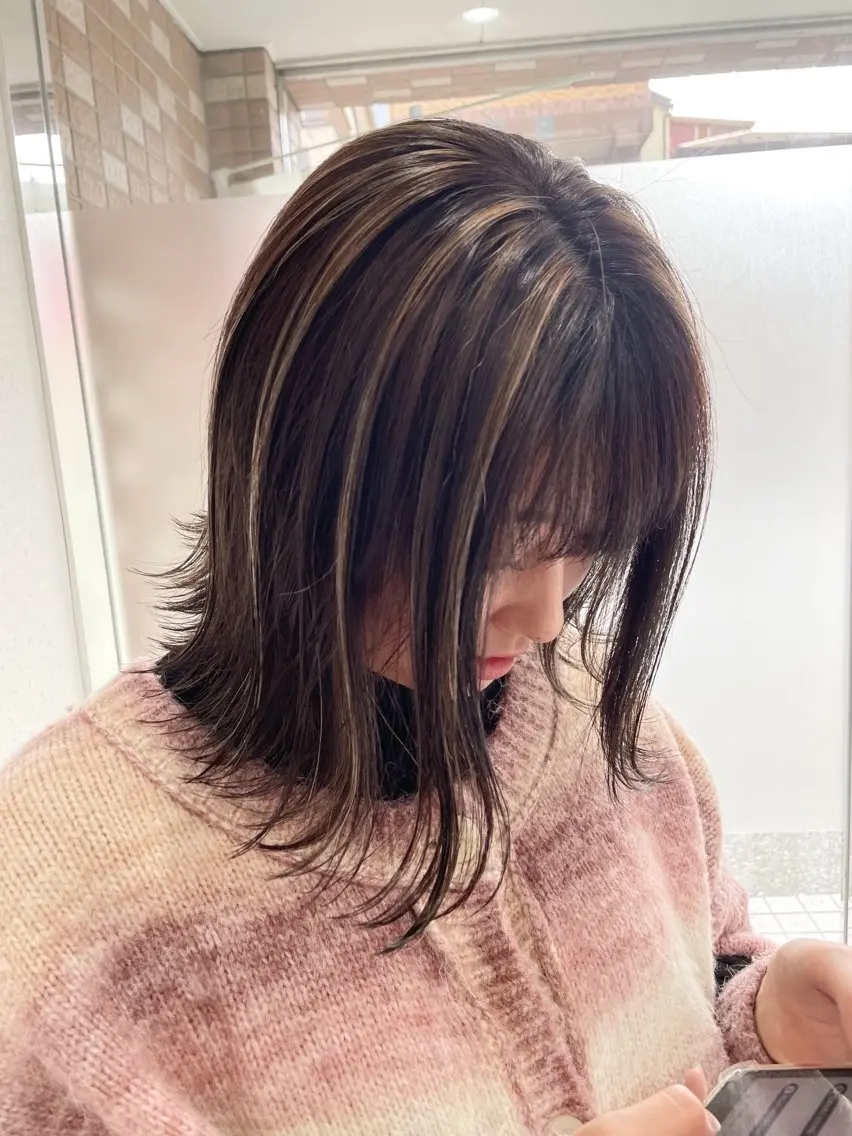 ミディアム カラー ハイライトカラー 3Dハイライト ハイライト ヘアカラー トリートメント Amour なぐらのヘアスタイル