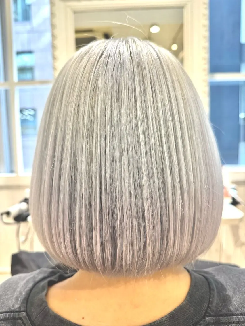 セミロング カラー 史上最高の艶感 『髪質改善』tomのヘアスタイル