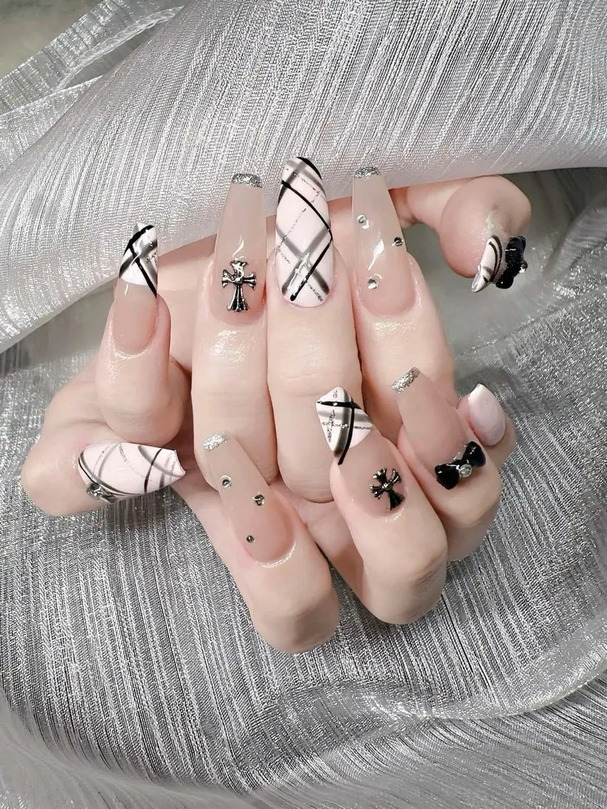 ネイル アートネイル 長さ出し ジェルネイル キラキラネイル マグネットネイル Lee Nails チップ長さだし専門店のネイルデザイン
