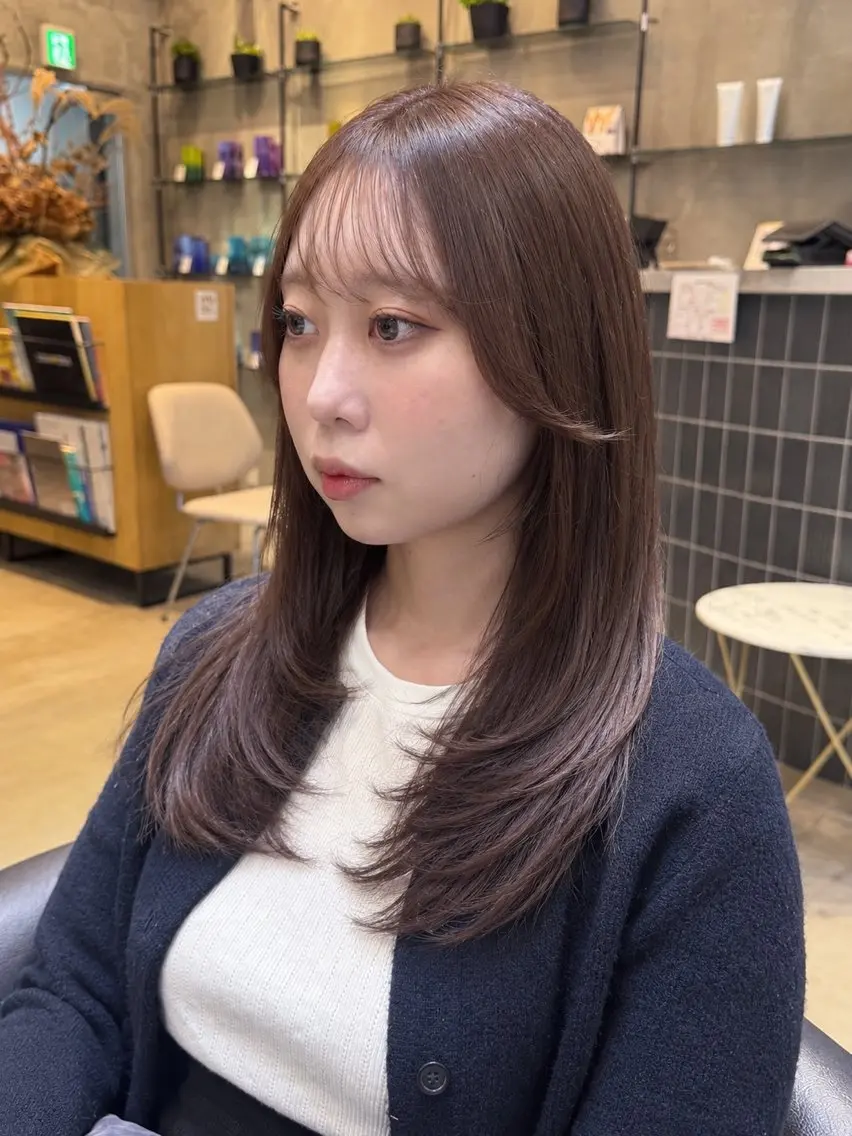 セミロング くびれヘア 伸ばしかけ レイヤーカット 小顔カット カット ヘアカラー トリートメント 小顔レイヤー/顔周り 艶髪カラー/金山のヘアスタイル