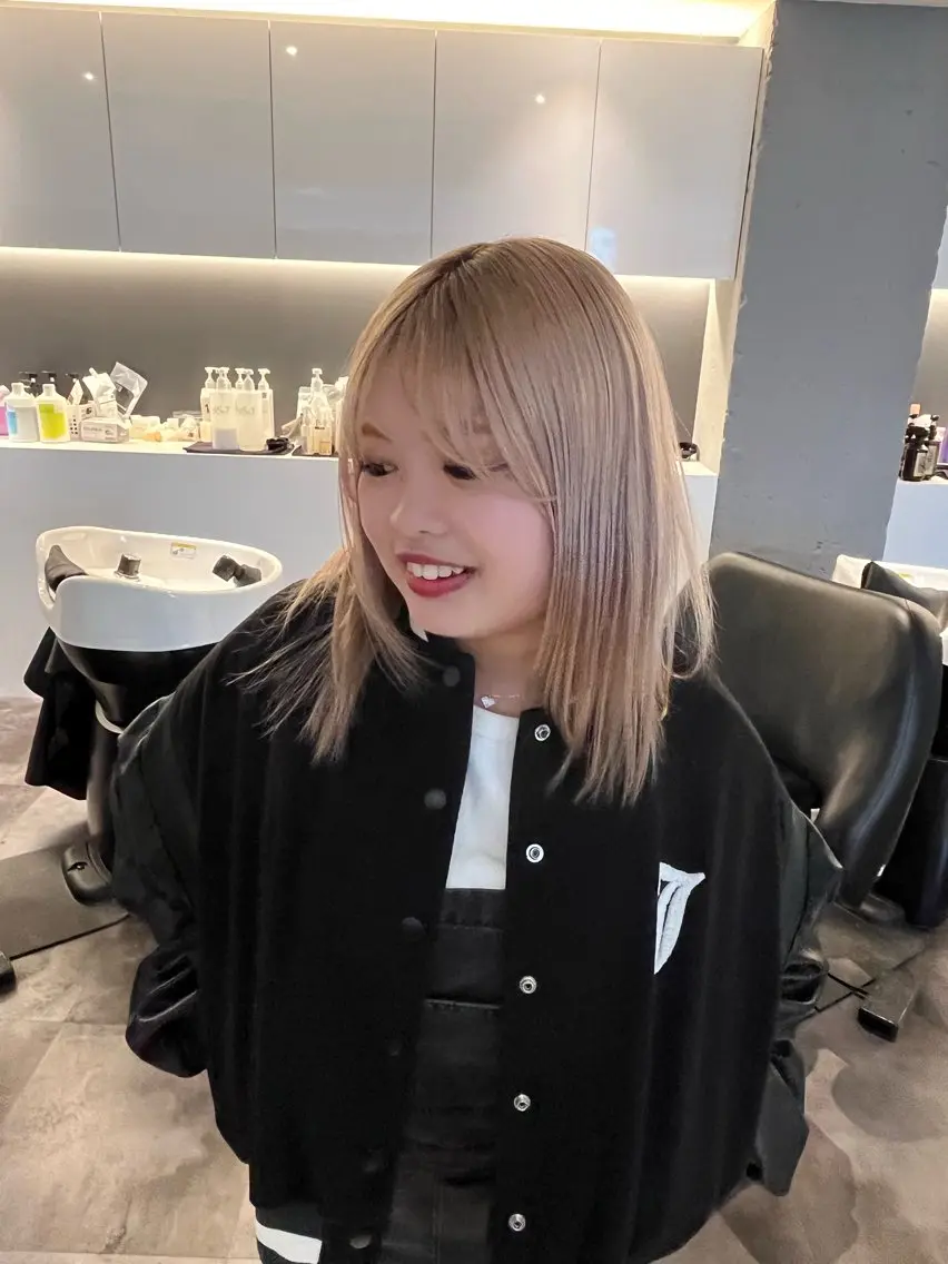 カラー ベージュカラー ニトウ レイナのヘアスタイル