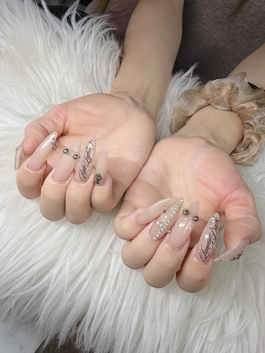 ネイル 長さ出し グラデーション 卒業式 キラキラネイル マグネットネイル Lee Nailsのネイルデザイン