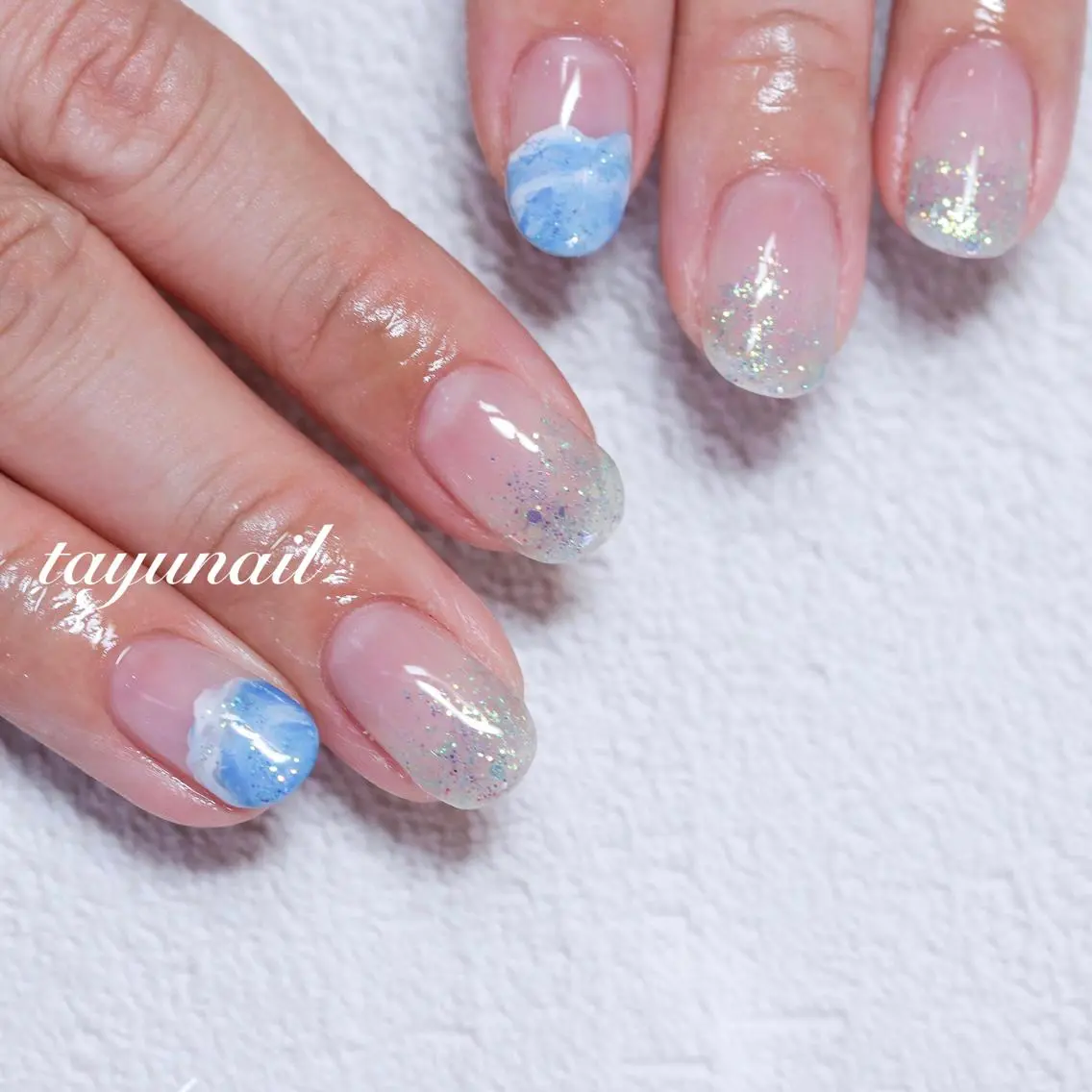 ネイル アートネイル ブルー ジェルネイル キラキラネイル ラメ(グリッター) ハンドネイル ネイルサロン 【たゆnail】のネイルデザイン
