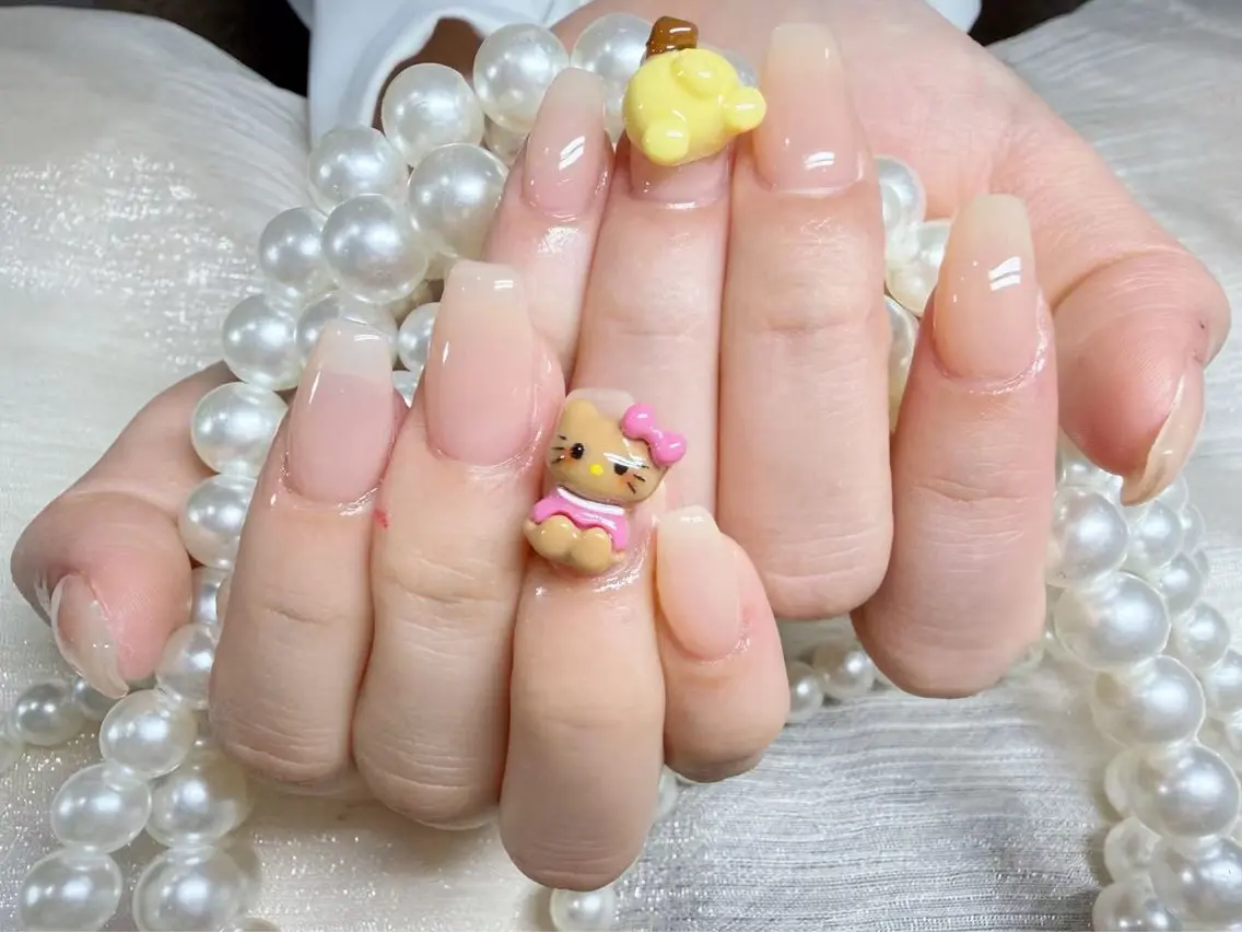 ネイル オーロラネイル 長さ出し フレンチネイル ガーリー キラキラネイル RIn 🎀のネイルデザイン