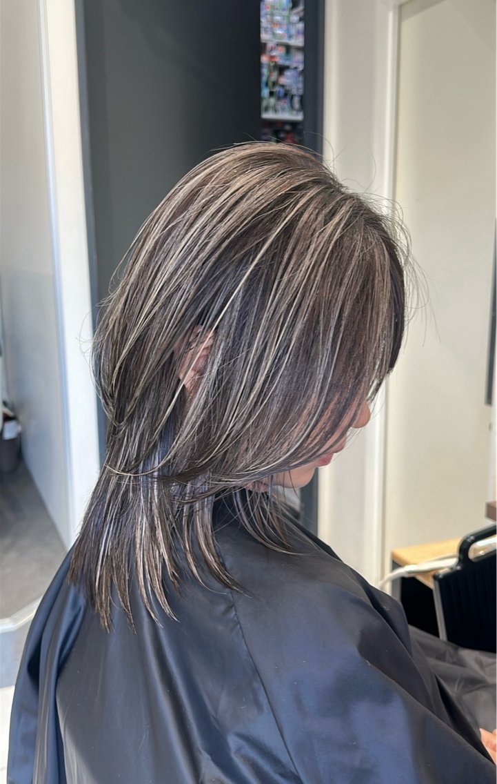 ミディアム カラー ハイライトカラー ハイライト ヘアカラー トリートメント レイヤーカット 白髪ぼかし/KURAのヘアスタイル