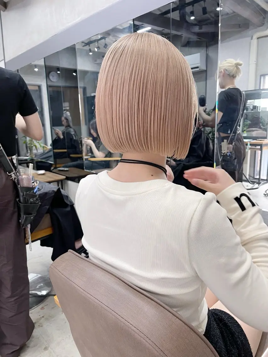 ミディアム カラー ベージュカラー ミルクティーベージュ ボブ AiM 大名　似合わせカットのヘアスタイル