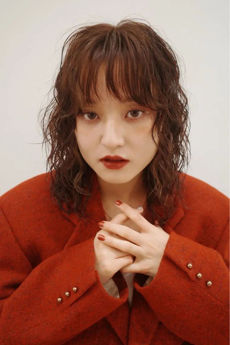ミディアム パーマ ミディアムパーマ 似合わせレイヤー、 透けカラー/杉本花のヘアスタイル